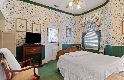Bonham Casa | Four Winds Victorian Venue & Suites