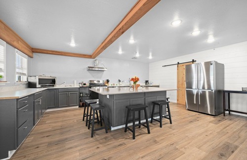 Golden Meadow Casa | Fourhon Paradise: Steps away from your next adventure