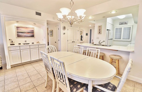 North Litchfield Beach Condominio | Fourth Floor Condo Across from Beach Access, Balcony, Pool, Grill Area, Elevator