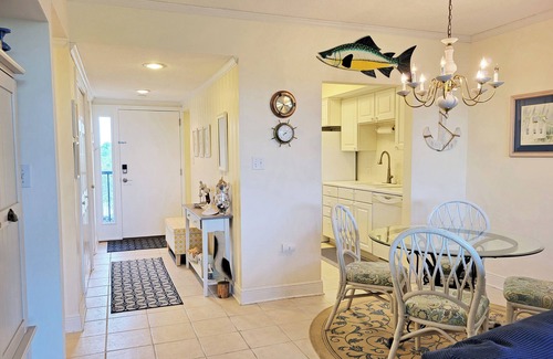 North Litchfield Beach Condominio | Fourth Floor Condo Across from Beach Access, Balcony, Pool, Grill Area, Elevator
