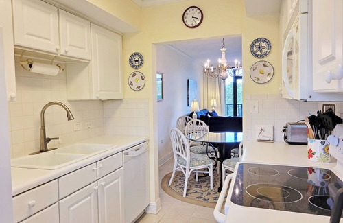 North Litchfield Beach Condominio | Fourth Floor Condo Across from Beach Access, Balcony, Pool, Grill Area, Elevator