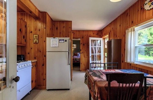 Eagle Bay Cabina | Fourth Lake Getaway Lodges ~ Daybreak Lodge