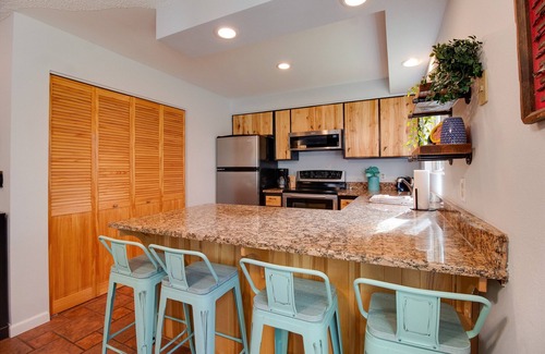 Sisters Condominio | Fourth Sisters Escape sleeps 6 ground level condo w/ community pool and spa