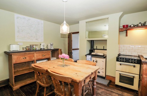 Bottlesford Casa | FOURWAYS, pet friendly, character holiday cottage in Pewsey