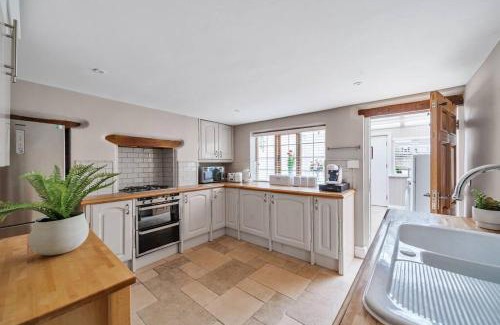 Bicester Casa | Fox Cottage, within 5 min walk of Bicester Village