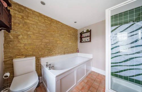 Bicester Casa | Fox Cottage, within 5 min walk of Bicester Village