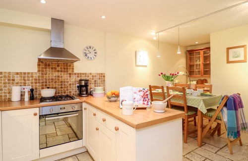 Chagford Cabaña | FOX HAT COTTAGE, pet friendly, character holiday cottage in Chagford