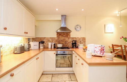 Chagford Cabaña | FOX HAT COTTAGE, pet friendly, character holiday cottage in Chagford