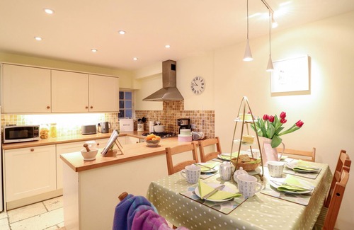 Chagford Cabaña | FOX HAT COTTAGE, pet friendly, character holiday cottage in Chagford