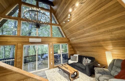 Jones Mills Casa | Fox Hill Cabin Where Country Charm Meets Town Convenience