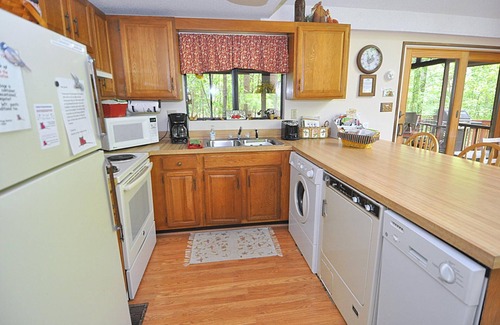 The Woods Cabina | Fox Hollow - Cozy Den With a Hot Tub