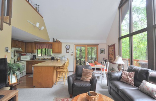 The Woods Cabina | Fox Hollow - Cozy Den With a Hot Tub