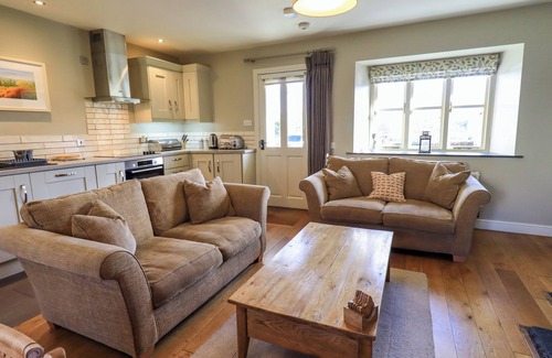 Thornthwaite Cabaña | FOX HOWE, pet friendly, with open fire in Thornthwaite