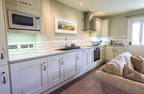Thornthwaite Cabaña | FOX HOWE, pet friendly, with open fire in Thornthwaite