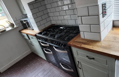 Hayes and Coney Hall Casa | Fox Lane Farm Cottage