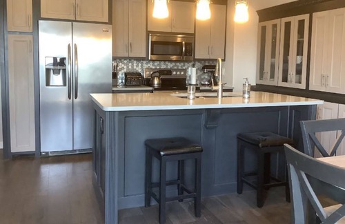 Fox Island Apartamento | FOX LODGE - Relax. Refresh. Restore. (2-bdrm, pool, hot tub & view!)