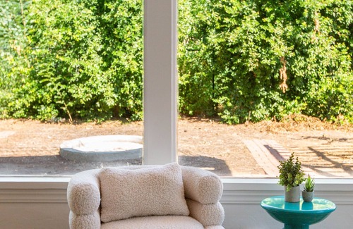 Roosevelt Casa | Fox Manor The Ultimate Fresno Getaway 5 Bedroom Home by RedAwning
