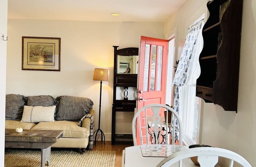 Franklin Casa | Fox's Den at Harlinsdale Park ~ Downtown Franklin. Pet Friendly! LOCATION!!