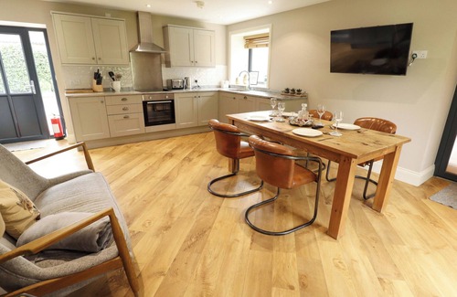 Mappleton Casa | FOX'S DEN, pet friendly, character holiday cottage in Burton Pidsea