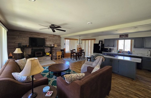 Indian River Casa | Foxes Den Country Corner Home off Round Point. Mullett Lake Access under 1 Mile