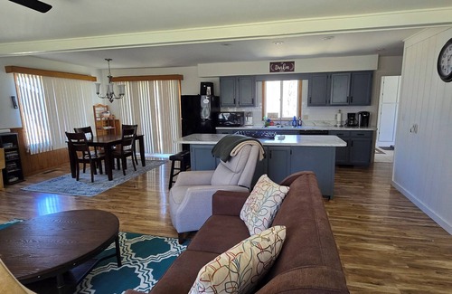Indian River Casa | Foxes Den Country Corner Home off Round Point. Mullett Lake Access under 1 Mile
