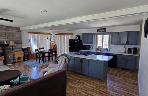 Indian River Casa | Foxes Den Country Corner Home off Round Point. Mullett Lake Access under 1 Mile