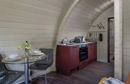 Malmesbury Cabina | Luxury Glamping with a Hot Tub in The Cotswolds