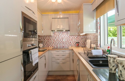 Longham Cabaña | FOXES DEN, romantic, country holiday cottage in Bournemouth
