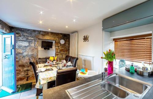 Chepstow Casa | Foxes Reach - Hw7421