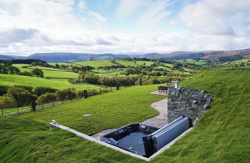 Rhayader Cabaña | FOXES VIEW, pet friendly, character holiday cottage in Rhayader