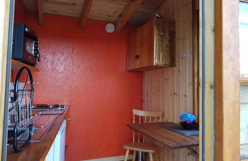 Newcastle-on-Clun Cabina | Foxglove Holiday Private Eco Accommodation