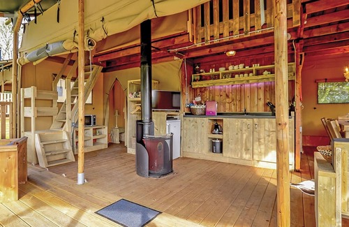 Narberth Alquiler De RV | Foxglove Safari Tent
