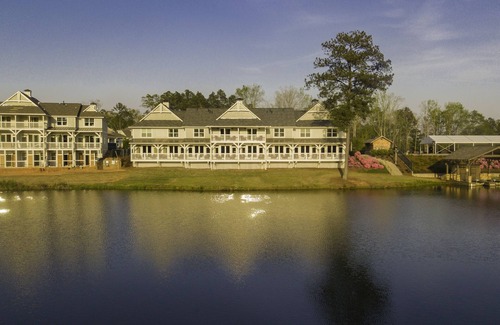 Douglasville Villa | Foxhall Resort Villa de lujo en el lago ubicado a 25 minutos del aeropuerto