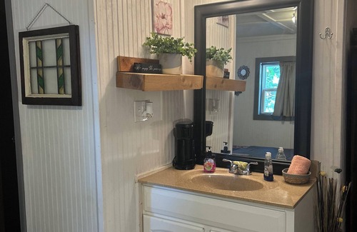 Groveoak Cabina | Fox’s Den Close to Town! Perfect for fishermen and Albertville Sand Mtn park