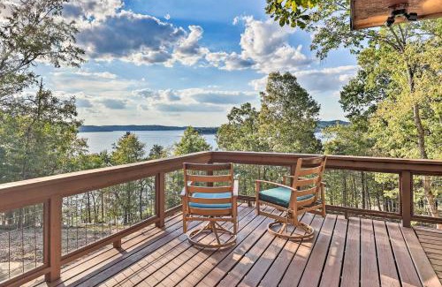 Rogers Casa | Foxtail Cabin Retreat Steps to Beaver Lake!