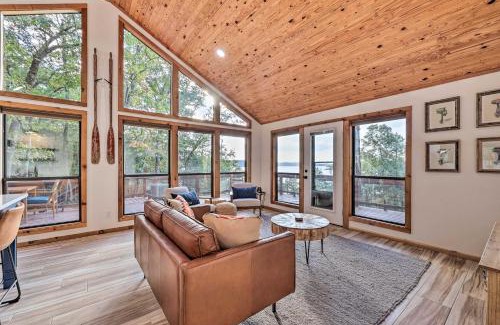 Rogers Casa | Foxtail Cabin Retreat Steps to Beaver Lake!
