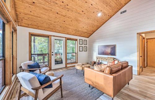 Rogers Casa | Foxtail Cabin Retreat Steps to Beaver Lake!