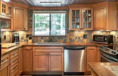 Innsbrook Chalet De Esquí | Foxtail Lake Front Chalet with HOT TUB