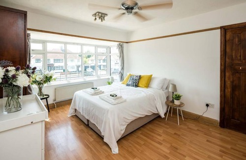 Childs Hill Apartamento | Foxter Properties Golders Green 4-bedroom house with patio
