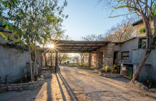 Marloth Park Cabina | Foxy Crocodile Bush Lodge & Kruger Safari's - No Loadshedding