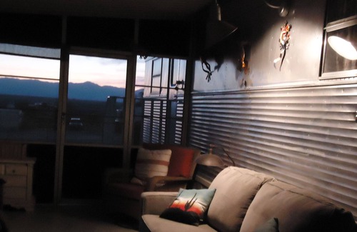 Bombay Beach Casa | FOY SPA RESORT Niland Retro1958 Spartan Mobile Home Gym-Pools-pickleballle ball