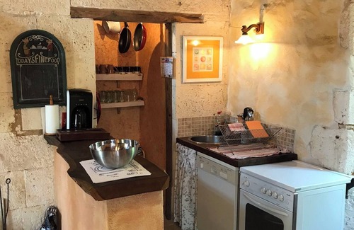 La Rochebeaucourt-et-Argentine Casa | La Lisière: Charming stone house with garden
