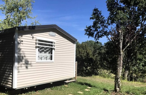 Rouffignac-Saint-Cernin-de-Reilhac Casa | Flower Camping Les Terrasses de Dordogne *** - Mobile home Premium 30 m2 (3 bedrooms) terrace semi-covered 15m2 + TV + LV + Clim 6 persons