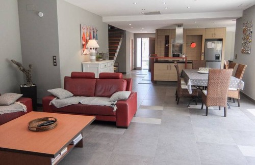 Saint-Genis Casa | 110 m² Casa ∙ 4 habitaciones ∙ 8 personas