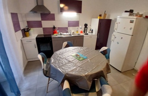 Saint-Geniez-d'Olt Apartamento | Charming T4 duplex in the heart of the village
