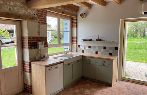 Saint-Gervais-les-Trois-Clochers Casa | Farmhouse in Poitou