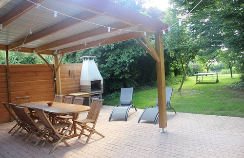 Saint-Martin-Lars-en-Sainte-Hermine Casa | 10-bed gite in the countryside with indoor swimming pool