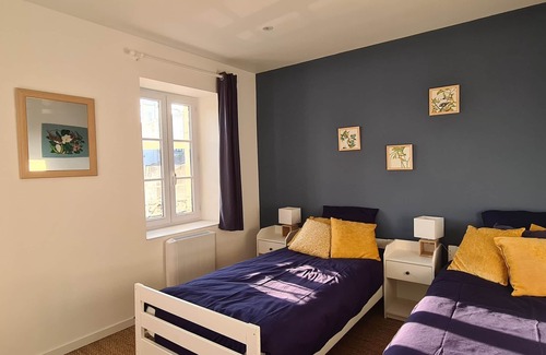 Saint-Martin-Lars-en-Sainte-Hermine Casa | Restored village house near a pond and green spaces for hiking