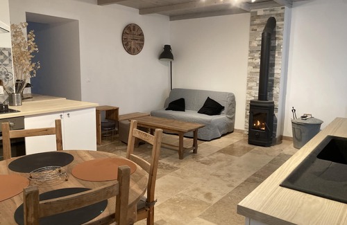 Saint-Michel-de-Chabrillanoux Apartamento | Gîte Charmant Dans Maison Ardéchoise au Coeur des Montagnes Pour Amoureux Nature