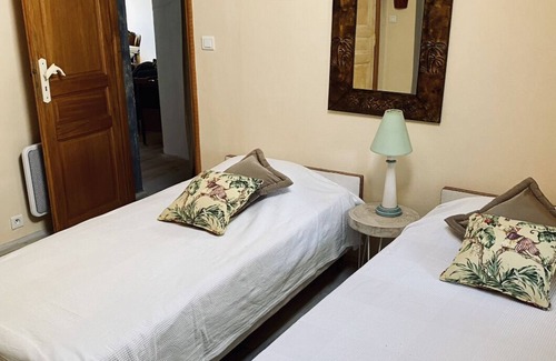 Saint-Sebastien-d'Aigrefeuille Otro | Vacation home 14 pers 7ch. authentic Mas cévenol, wooded park, near Anduze